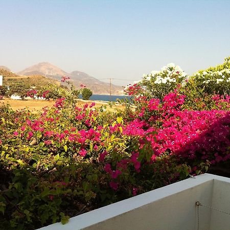 Porto Milos Hotell Adámas Rom bilde