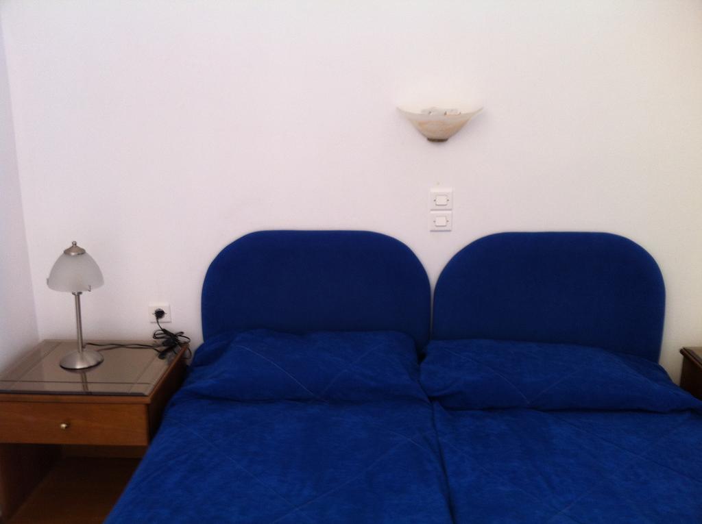 Porto Milos Hotell Adámas Rom bilde